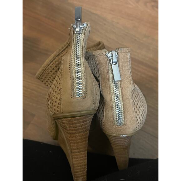 Pelle Moda Perforated Suede Wedge Booties Sz 6 - Picture 4 of 7